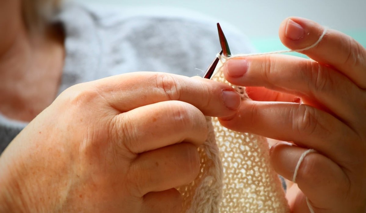 Essential Knitting Tools for a Beginner's Craft Bag